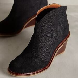 Schuler & Sons Abaco Black Textured Stacked Wedges Booties Size 9